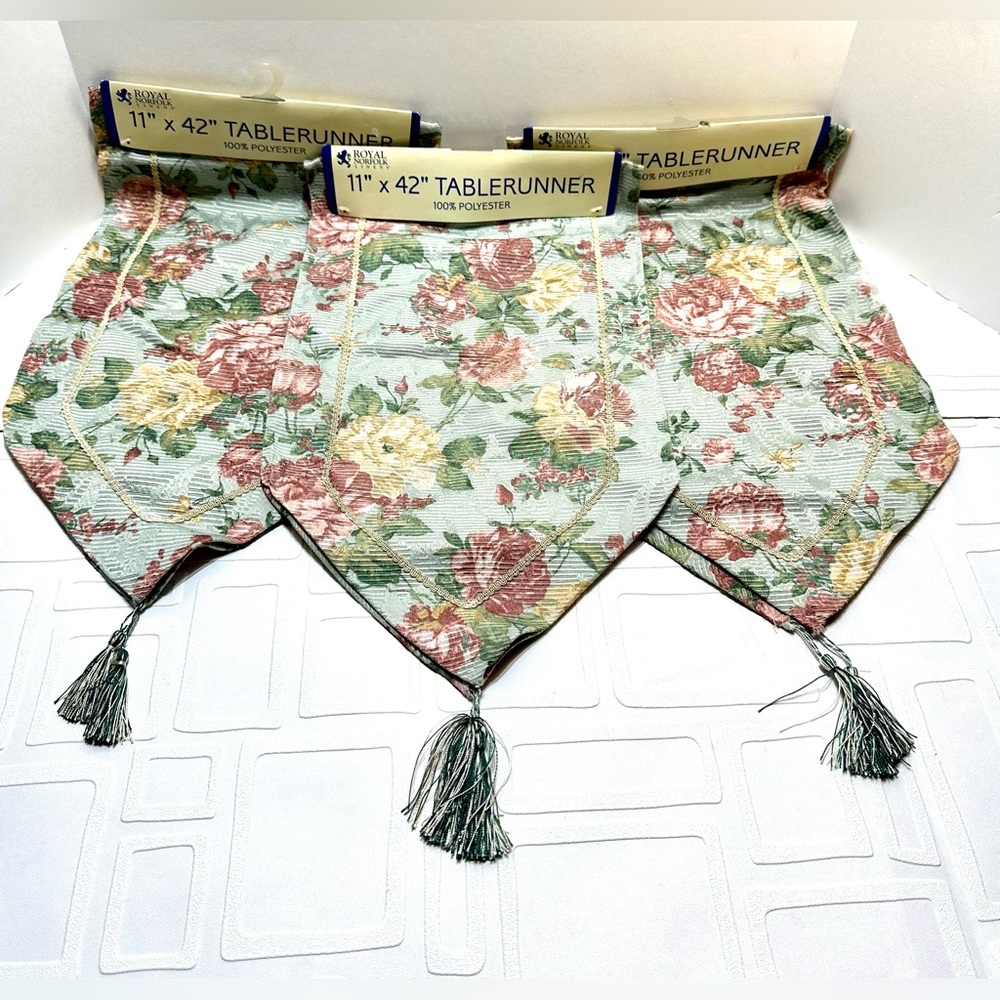 Vintage Royal Norfolk Tablerunner 11"x42" New (3)
